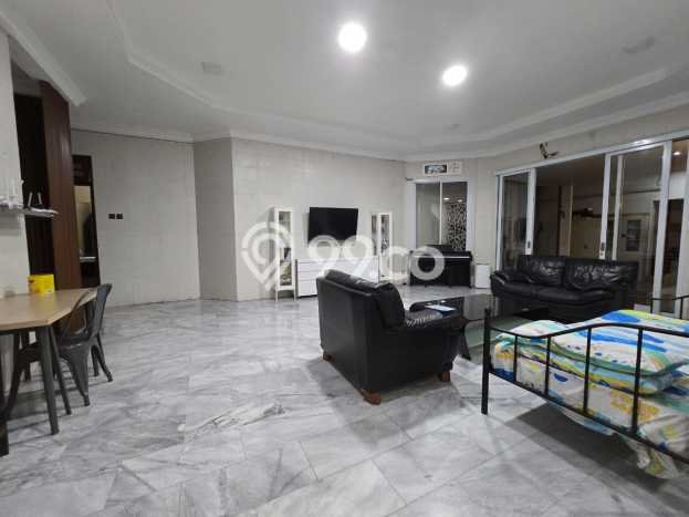 Rumah Mewah LB 900m2 Siap Pakai Desain Elegan di Loji Wetan, Surakarta Rumah Mewah LB 900m2 Siap Pakai Desain Elegan di Loji Wetan, Surakarta