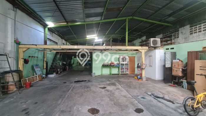 Gudang Kawasan Pasar Kliwon, Luas 459m2m², Mainroad, Lokasi Strategis Gudang Kawasan Pasar Kliwon, Luas 459m2m², Mainroad, Lokasi Strategis