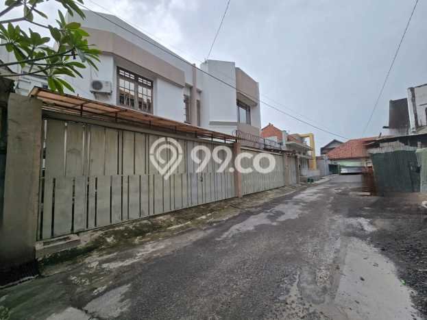 Rumah Mewah LB 900m2 Siap Pakai Desain Elegan di Loji Wetan, Surakarta Rumah Mewah LB 900m2 Siap Pakai Desain Elegan di Loji Wetan, Surakarta