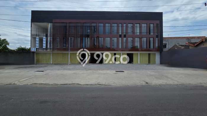 Ruko untuk disewa di Colomadu punya LT 128m2 & LB 250m2 harga sewa kompetitif Ruko untuk disewa di Colomadu punya LT 128m2 & LB 250m2 harga sewa kompetitif