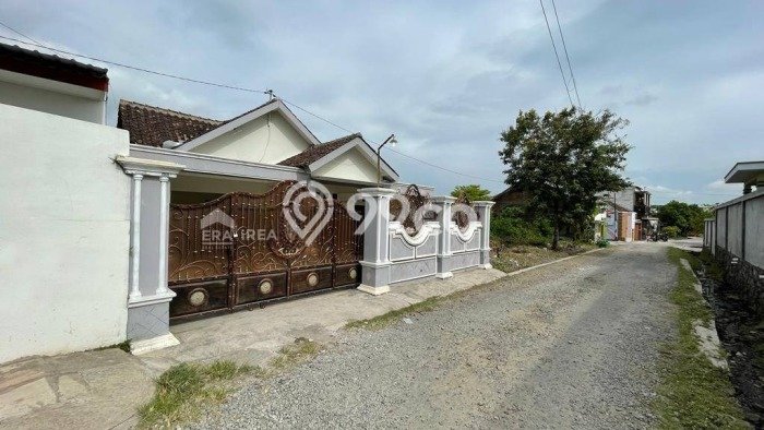 Rumah Strategis Modern Lb 100m2 di Banjarsari, Surakarta Rumah Strategis Modern Lb 100m2 di Banjarsari, Surakarta