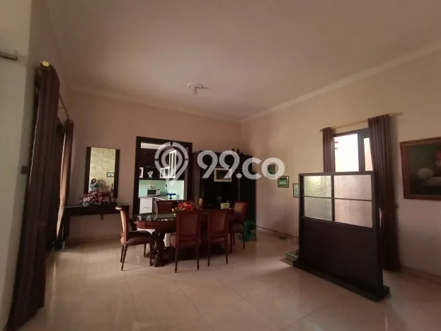 Dijual Rumah Premium dengan Fasilitas Sekitar Komplit di Pasar Kliwon, Surakarta Dijual Rumah Premium dengan Fasilitas Sekitar Komplit di Pasar Kliwon, Surakarta