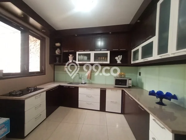 Dijual Rumah Premium dengan Fasilitas Sekitar Komplit di Pasar Kliwon, Surakarta Dijual Rumah Premium dengan Fasilitas Sekitar Komplit di Pasar Kliwon, Surakarta