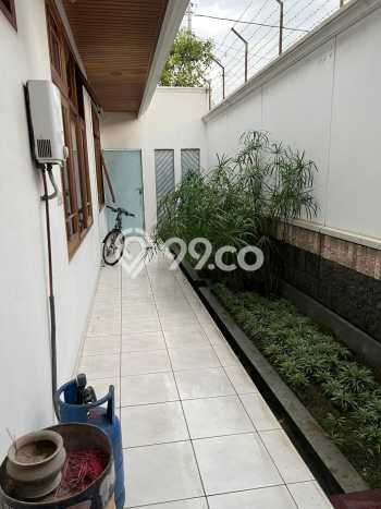 Rumah kawasan Jebres, Surakarta, Luas 341m² LB 300m² Rumah kawasan Jebres, Surakarta, Luas 341m² LB 300m²