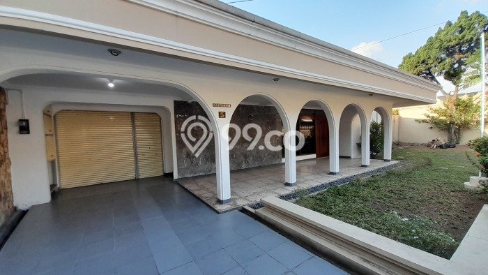Hunian Mewah Siap Huni LT 551m2 di Banjarsari, Surakarta Hunian Mewah Siap Huni LT 551m2 di Banjarsari, Surakarta