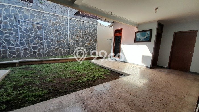 Hunian Mewah Siap Huni LT 551m2 di Banjarsari, Surakarta Hunian Mewah Siap Huni LT 551m2 di Banjarsari, Surakarta