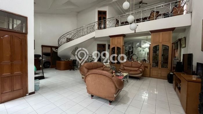 Dijual Rumah Premium dengan Fasilitas Sekitar Komplit di Jebres, Surakarta Dijual Rumah Premium dengan Fasilitas Sekitar Komplit di Jebres, Surakarta