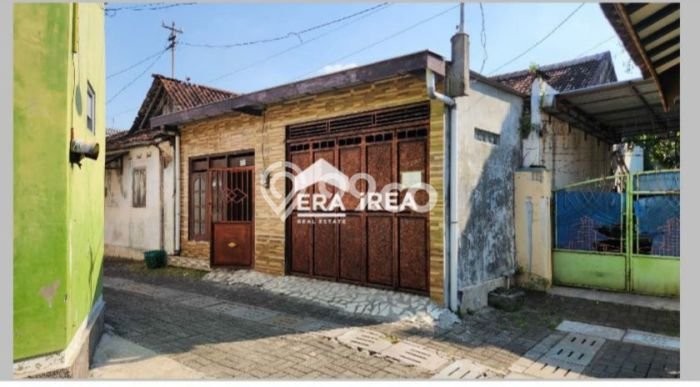 Dijual Rumah Strategis Bagus Punya 2 KT di Jebres Surakarta SHM Dijual Rumah Strategis Bagus Punya 2 KT di Jebres Surakarta SHM