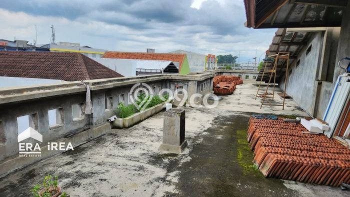 Komersial Dijual di Jaten Karanganyar dengan Luas Bangunan 961m2 Komersial Dijual di Jaten Karanganyar dengan Luas Bangunan 961m2