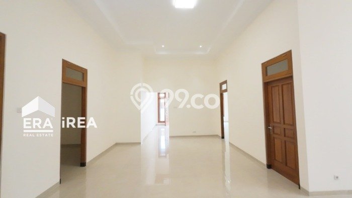 For Sale Rumah Mewah Exclusive di Banjarsari, Surakarta For Sale Rumah Mewah Exclusive di Banjarsari, Surakarta