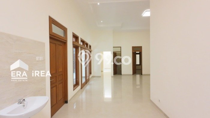 For Sale Rumah Mewah Exclusive di Banjarsari, Surakarta For Sale Rumah Mewah Exclusive di Banjarsari, Surakarta