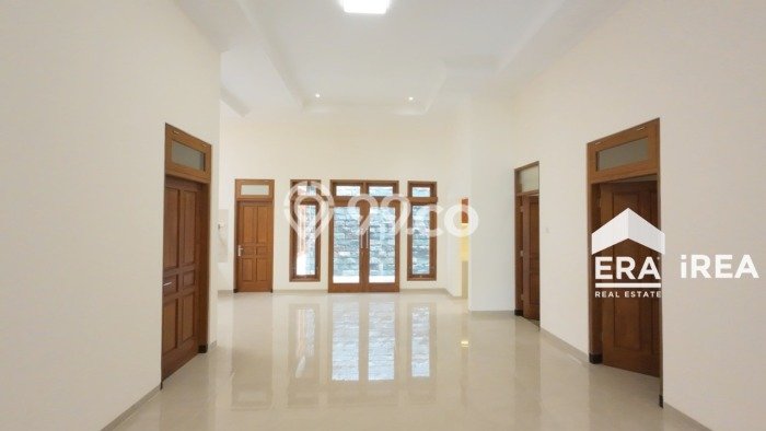 For Sale Rumah Mewah Exclusive di Banjarsari, Surakarta For Sale Rumah Mewah Exclusive di Banjarsari, Surakarta
