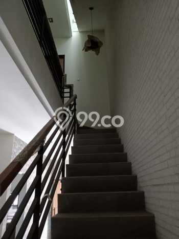 Ruko Disewa di Semarang dengan LB 500m2 Area Komersial Ramai Ruko Disewa di Semarang dengan LB 500m2 Area Komersial Ramai