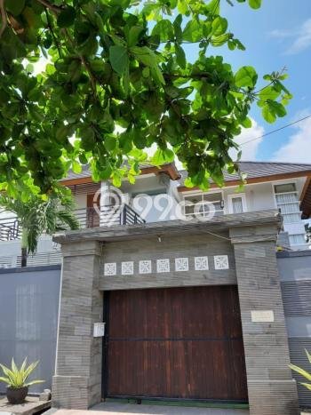 KESEMPATAN TERBAIK! Rumah Asri di Legian, LT 308m² Bangunan 226m² KESEMPATAN TERBAIK! Rumah Asri di Legian, LT 308m² Bangunan 226m²