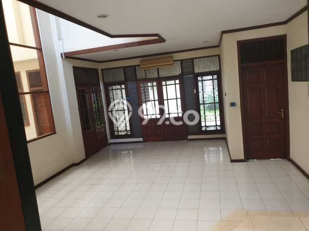 Disewakan! Rumah 5 Kamar Tidur &
3 Kamar Mandi di Lebak Bulus, Jakarta Selatan Disewakan! Rumah 5 Kamar Tidur &
3 Kamar Mandi di Lebak Bulus, Jakarta Selatan