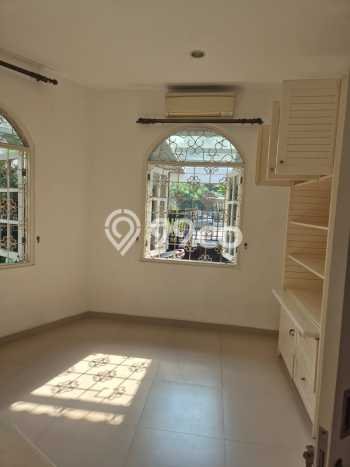 Disewakan! Rumah 3 Kamar Tidur &
2 Kamar Mandi di Lebak Bulus, Jakarta Selatan Disewakan! Rumah 3 Kamar Tidur &
2 Kamar Mandi di Lebak Bulus, Jakarta Selatan