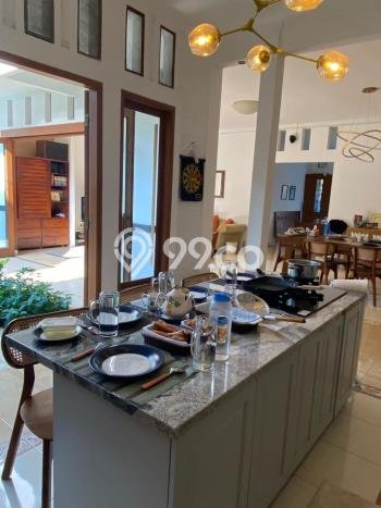 Rumah Mewah LB 260m2 Siap Pakai Desain Elegan di Cinere, Jakarta Selatan Rumah Mewah LB 260m2 Siap Pakai Desain Elegan di Cinere, Jakarta Selatan