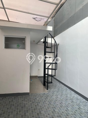 Disewakan! Rumah 4 Kamar Tidur &
3 Kamar Mandi di Green Lake City, Jakarta Barat Disewakan! Rumah 4 Kamar Tidur &
3 Kamar Mandi di Green Lake City, Jakarta Barat