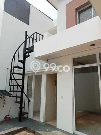Disewakan! Rumah 3 Kamar Tidur &
3 Kamar Mandi di Green Lake City, Jakarta Barat Disewakan! Rumah 3 Kamar Tidur &
3 Kamar Mandi di Green Lake City, Jakarta Barat