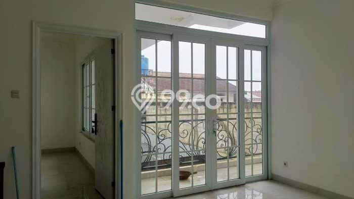 Dijual Rumah Premium dengan Fasilitas Sekitar Lengkap di Cinere, Depok Dijual Rumah Premium dengan Fasilitas Sekitar Lengkap di Cinere, Depok