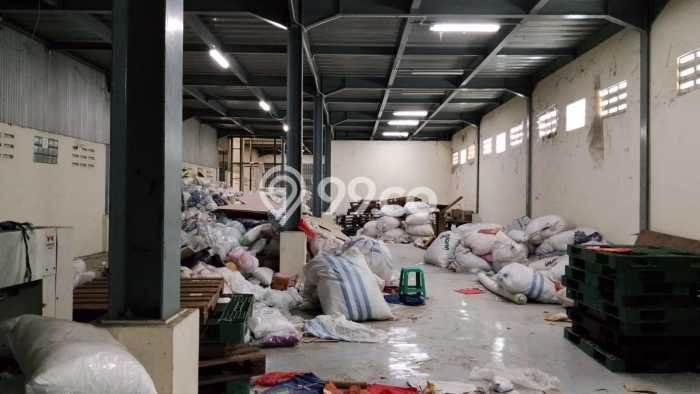Disewakan Gudang di Kawasan Ramai Bekasi Luas 2000m2 Disewakan Gudang di Kawasan Ramai Bekasi Luas 2000m2
