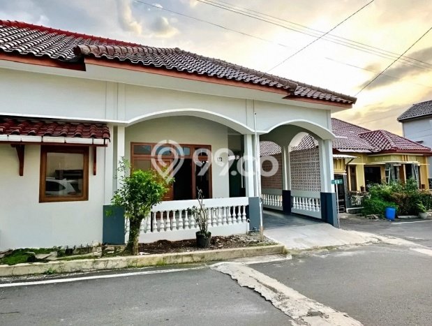 Rumah Modern Cantik 3 Kamar Siap Huni di Banyumanik Rumah Modern Cantik 3 Kamar Siap Huni di Banyumanik