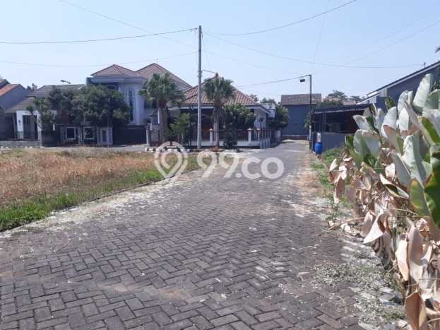 For Sale Rumah 4 Kamar Lokasi Ideal Nyaman dan Strategis di Tembalang For Sale Rumah 4 Kamar Lokasi Ideal Nyaman dan Strategis di Tembalang