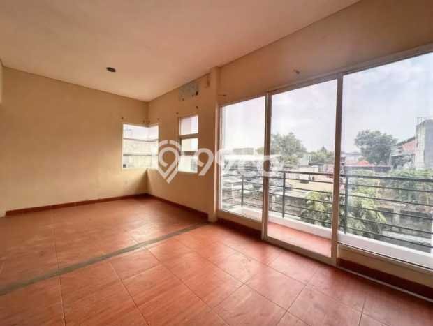 Dijual Cepat Rumah Bagus Siap Huni LB 159m2 di Cinere, Depok Dijual Cepat Rumah Bagus Siap Huni LB 159m2 di Cinere, Depok