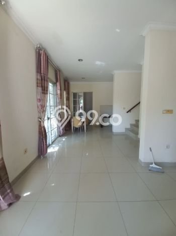 Disewakan! Rumah 3 Kamar Tidur &
3 Kamar Mandi di Green Lake City, Jakarta Barat Disewakan! Rumah 3 Kamar Tidur &
3 Kamar Mandi di Green Lake City, Jakarta Barat