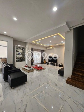 For Sale! Luxury House LT 180m2 Desain Modern di Green Lake City For Sale! Luxury House LT 180m2 Desain Modern di Green Lake City