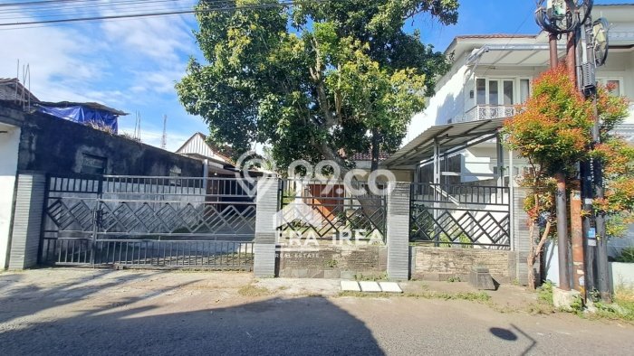 Rumah Mewah LB 300m2 Siap Huni Desain Elegan di Bantul, Yogyakarta Rumah Mewah LB 300m2 Siap Huni Desain Elegan di Bantul, Yogyakarta