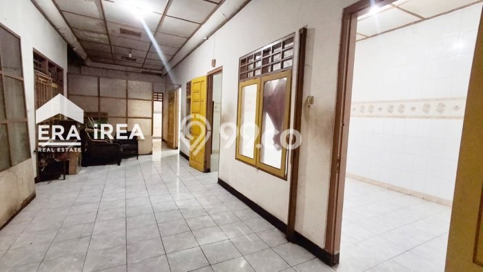 Unit Komersial Paling Strategis di Gondomanan Yogyakarta dengan LB 180m2 Unit Komersial Paling Strategis di Gondomanan Yogyakarta dengan LB 180m2