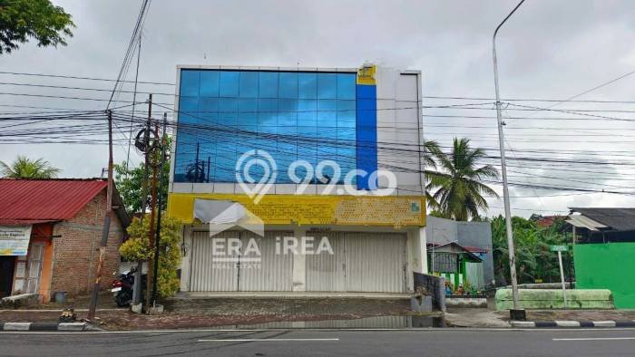 SEWA TERJANGKAU! Komersial di Wates, Luas 274m2m², Lokasi Komersial SEWA TERJANGKAU! Komersial di Wates, Luas 274m2m², Lokasi Komersial