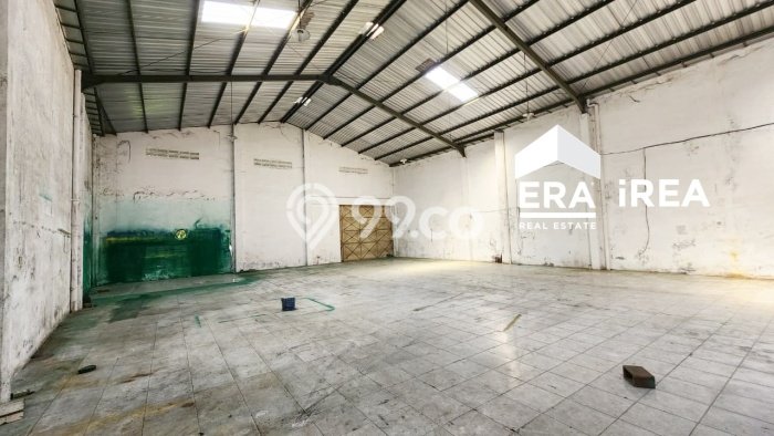 Disewakan Gudang komersial di Kartasura luas bangunan 378m2 Disewakan Gudang komersial di Kartasura luas bangunan 378m2