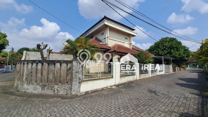 Rumah Eksklusif Siap Huni LT 582m2 di Depok, Sleman Rumah Eksklusif Siap Huni LT 582m2 di Depok, Sleman
