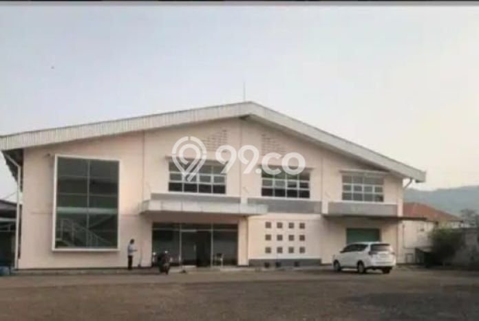 Area Ramai! Pabrik Dijual di Kutawaringin untuk Bisnis Luas Bangunan 2500m2 Area Ramai! Pabrik Dijual di Kutawaringin untuk Bisnis Luas Bangunan 2500m2