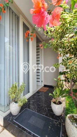 Rumah LB 180m2m² Dekat dengan Akses Transportasi, Surabaya - Lokasi Premium Rumah LB 180m2m² Dekat dengan Akses Transportasi, Surabaya - Lokasi Premium