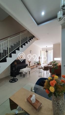 Rumah LB 180m2m² Dekat dengan Akses Transportasi, Surabaya - Lokasi Premium Rumah LB 180m2m² Dekat dengan Akses Transportasi, Surabaya - Lokasi Premium
