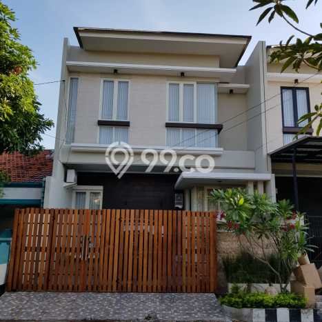 Rumah LB 180m2m² Dekat dengan Akses Transportasi, Surabaya - Lokasi Premium Rumah LB 180m2m² Dekat dengan Akses Transportasi, Surabaya - Lokasi Premium