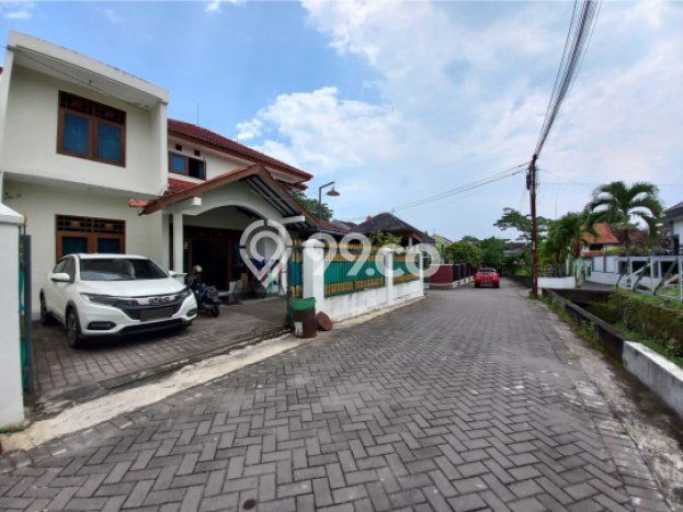 Rumah Eksklusif di Condong Catur, Sleman, LT 333m² Bangunan 400m² Rumah Eksklusif di Condong Catur, Sleman, LT 333m² Bangunan 400m²