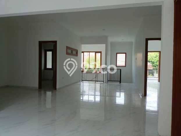 For Sale! Luxury House LT 240m2 Desain Elegan di Cinere For Sale! Luxury House LT 240m2 Desain Elegan di Cinere