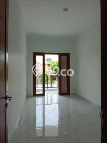 For Sale! Luxury House LT 240m2 Desain Elegan di Cinere For Sale! Luxury House LT 240m2 Desain Elegan di Cinere
