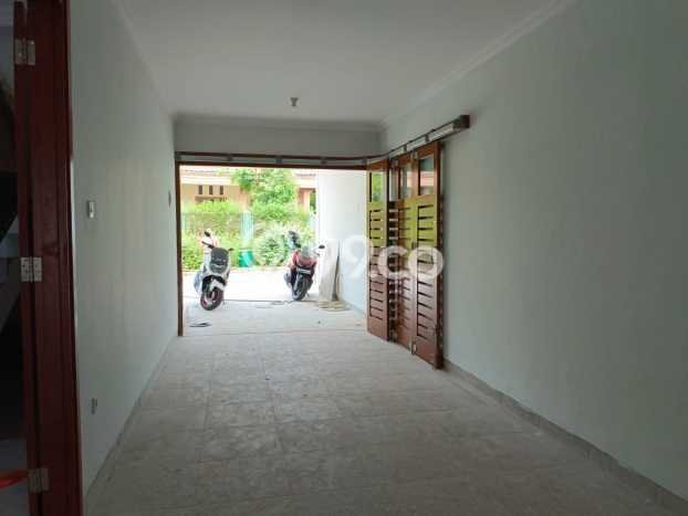 For Sale! Luxury House LT 240m2 Desain Elegan di Cinere For Sale! Luxury House LT 240m2 Desain Elegan di Cinere