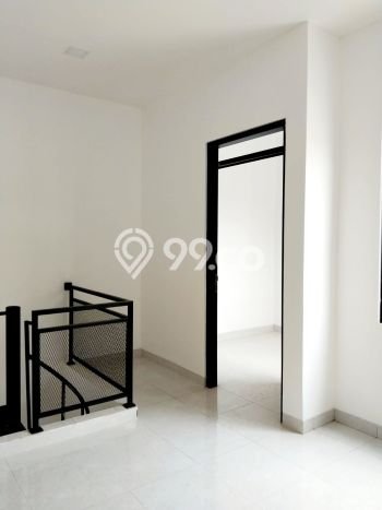 Disewakan! Rumah 4 Kamar Tidur &
3 Kamar Mandi di BSD City, Tangerang Disewakan! Rumah 4 Kamar Tidur &
3 Kamar Mandi di BSD City, Tangerang