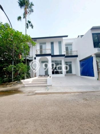 Rumah Mewah LB 220m2 Siap Pakai Desain Elegan di Bintaro, Tangerang Selatan Rumah Mewah LB 220m2 Siap Pakai Desain Elegan di Bintaro, Tangerang Selatan