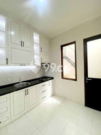 Disewakan! Rumah 4 Kamar Tidur &
3 Kamar Mandi di Bintaro, Tangerang Selatan Disewakan! Rumah 4 Kamar Tidur &
3 Kamar Mandi di Bintaro, Tangerang Selatan