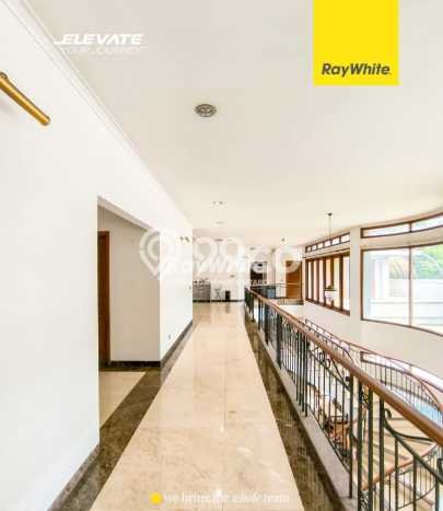 Rumah Elit Modern Tanpa Renovasi di Pondok Indah Jakarta Selatan Rumah Elit Modern Tanpa Renovasi di Pondok Indah Jakarta Selatan