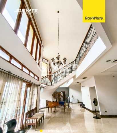 Rumah Elit Modern Tanpa Renovasi di Pondok Indah Jakarta Selatan Rumah Elit Modern Tanpa Renovasi di Pondok Indah Jakarta Selatan