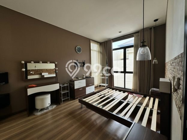 For Sale! Luxury House LT 220m2 Desain Elegan di BSD For Sale! Luxury House LT 220m2 Desain Elegan di BSD