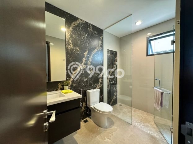 For Sale! Luxury House LT 220m2 Desain Elegan di BSD For Sale! Luxury House LT 220m2 Desain Elegan di BSD